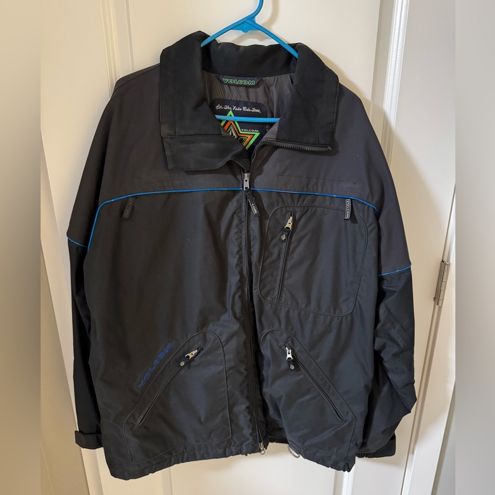 Volcom Men's Black Snowboarding Skiing Jacket with Blue Accents Size Large